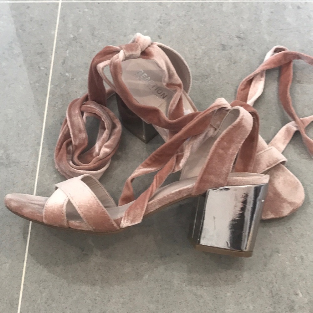 Kenneth Cole Reaction velvet wrap sandals size 8.5